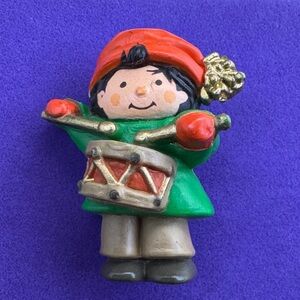 💛 Vintage Hallmark Colourful Drummer Boy Brooch